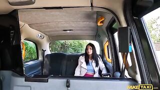 An Italian girl has sex right in the car