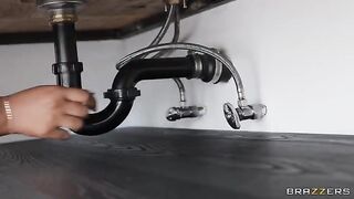 A plumber came to fix the pipes and ended up fucking with the wife