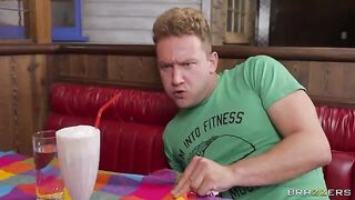Hot blondie fucks in the toilet and gets greasy diner job
