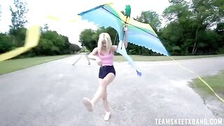 A girl can’t restrain her sexual energy in the fresh air
