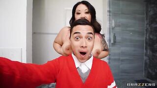 This hot babe took a selfie with a guy she met online.Tokyo Leigh / Brazzers