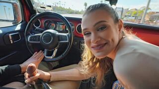 A girl has a blowjob in the car because of non-payment of bills