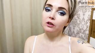 I gave a gift to my maid, and she filled her holes