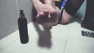 A girl plays with her pussy in the shower