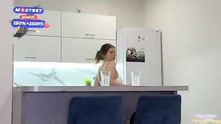 Woke up with a cock in her mouth - Sekis