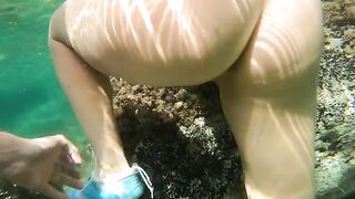 Babe has sex with a guy directly in the sea and he came into her
