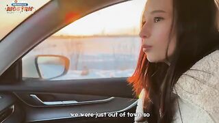 A hot girl kept herself warm in the car with a stranger