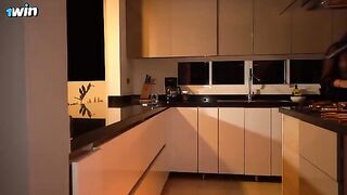 A burglar broke into a house and met a stunning honey