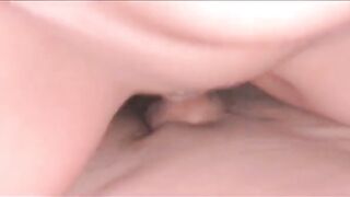 Babe got her pussy filled with cum after the condom broke