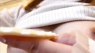 A Japanese woman gets her pussy wet and squeezes cum out