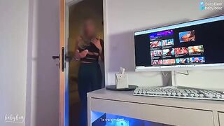 Girl tried to imitate blowjob from a movie, but she sucked badly