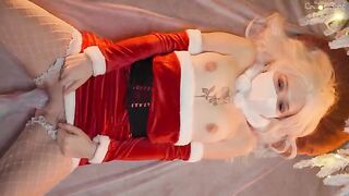 A little Christmas miracle: a girl got cum in her pussy