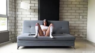 A girl skillfully rides a guy’s cock like a professional