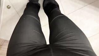 A girl came to the restaurant, her ass is so appetizing