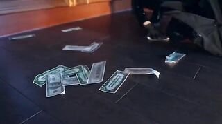 A policeman caught a robber in his apartment