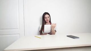 The student drew a dick and got a load on her pussy